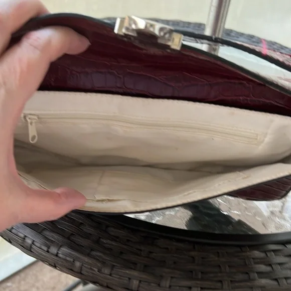 GUESS VINTAGE SHOULDER BAG - Picture 8 of 10